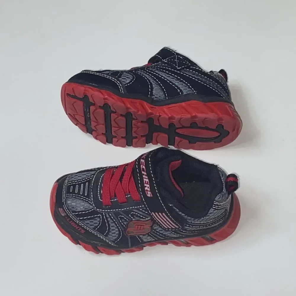 10X$50 SKECHERS RED BLACK BOY SHOES SIZE 8 US